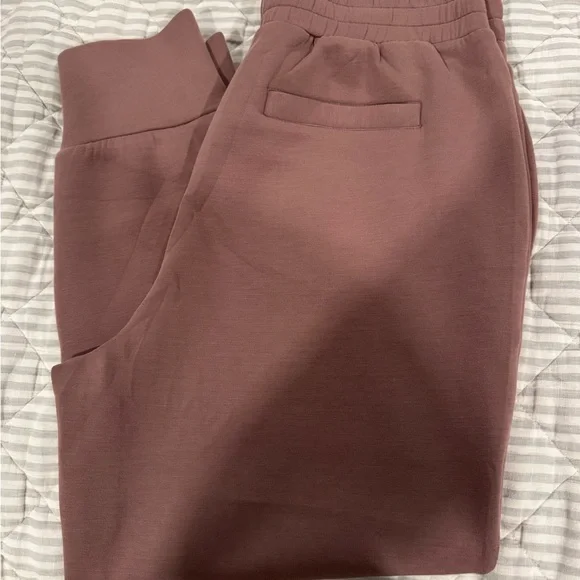 Varley Slim Cuff 25 Pants in Portabella - Picture 5 of 5